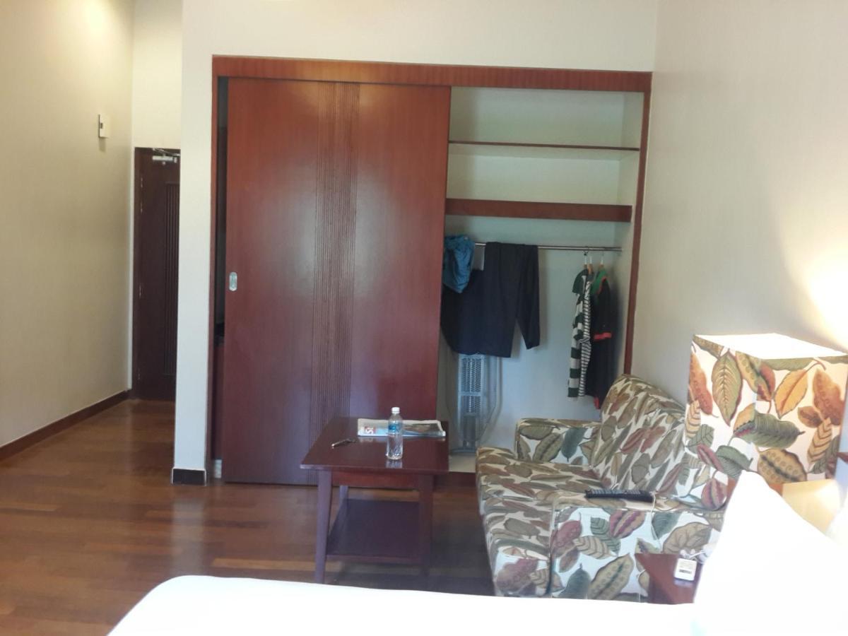 Pulai Spring Resort Kampung Kangkar Pulai エクステリア 写真