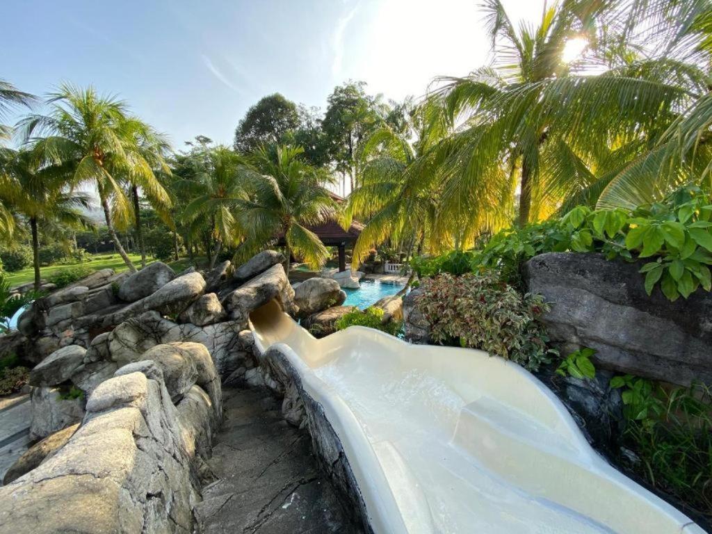 Pulai Spring Resort Kampung Kangkar Pulai エクステリア 写真