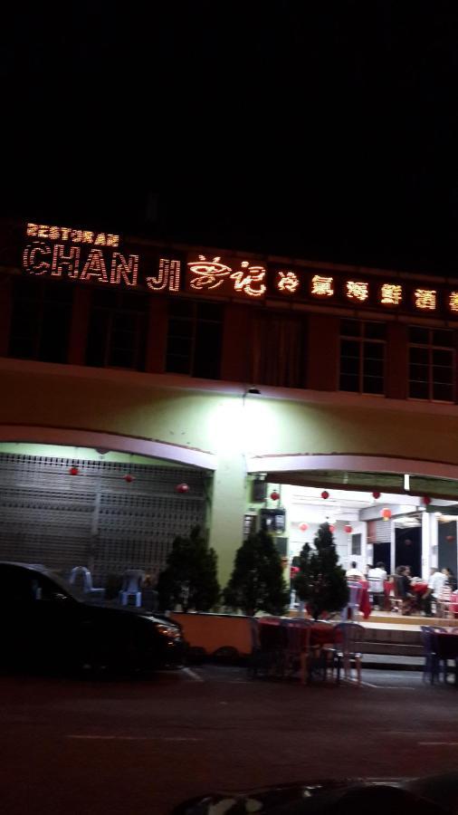 Pulai Spring Resort Kampung Kangkar Pulai エクステリア 写真